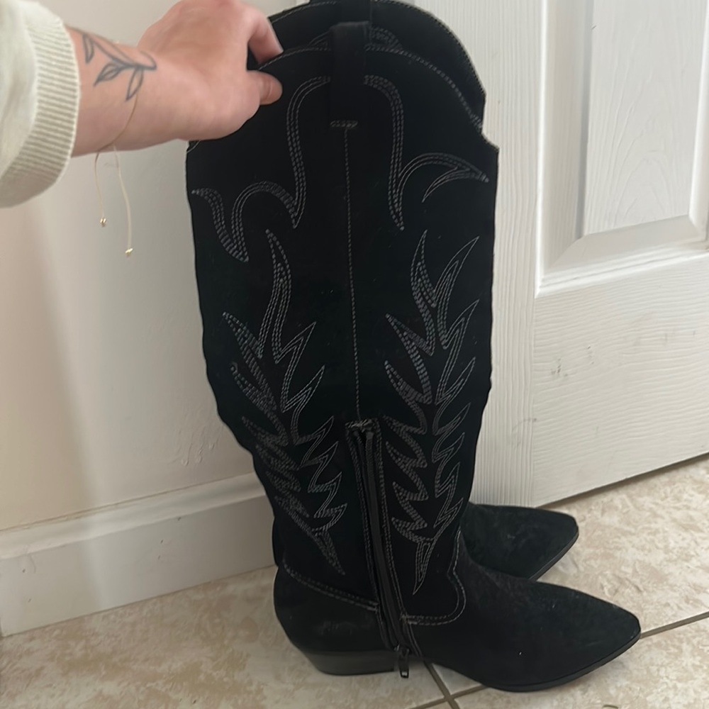 Black cowgirl boots